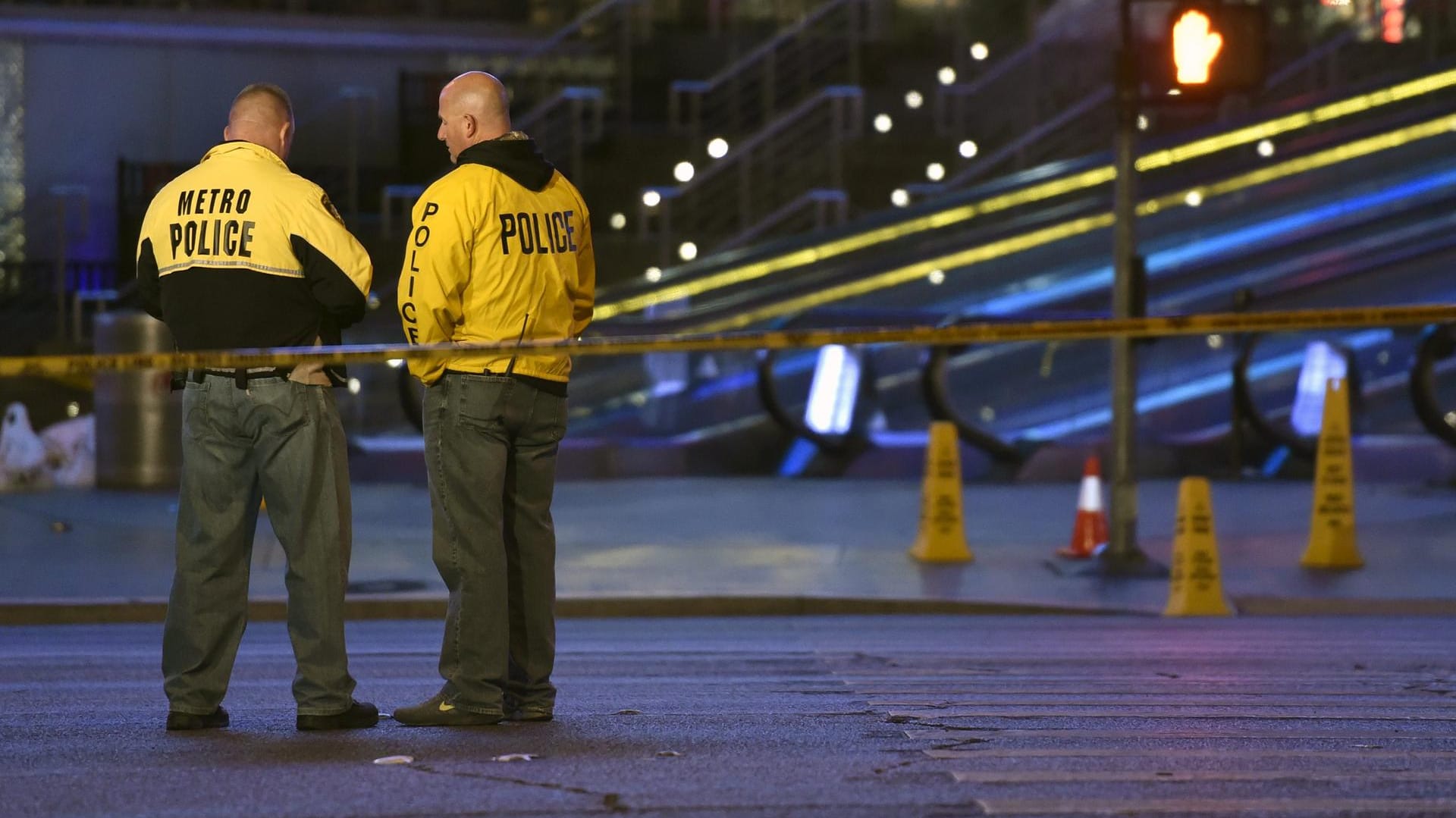 Die Polizei untersucht den Unglücksort auf dem Las Vegas Strip.