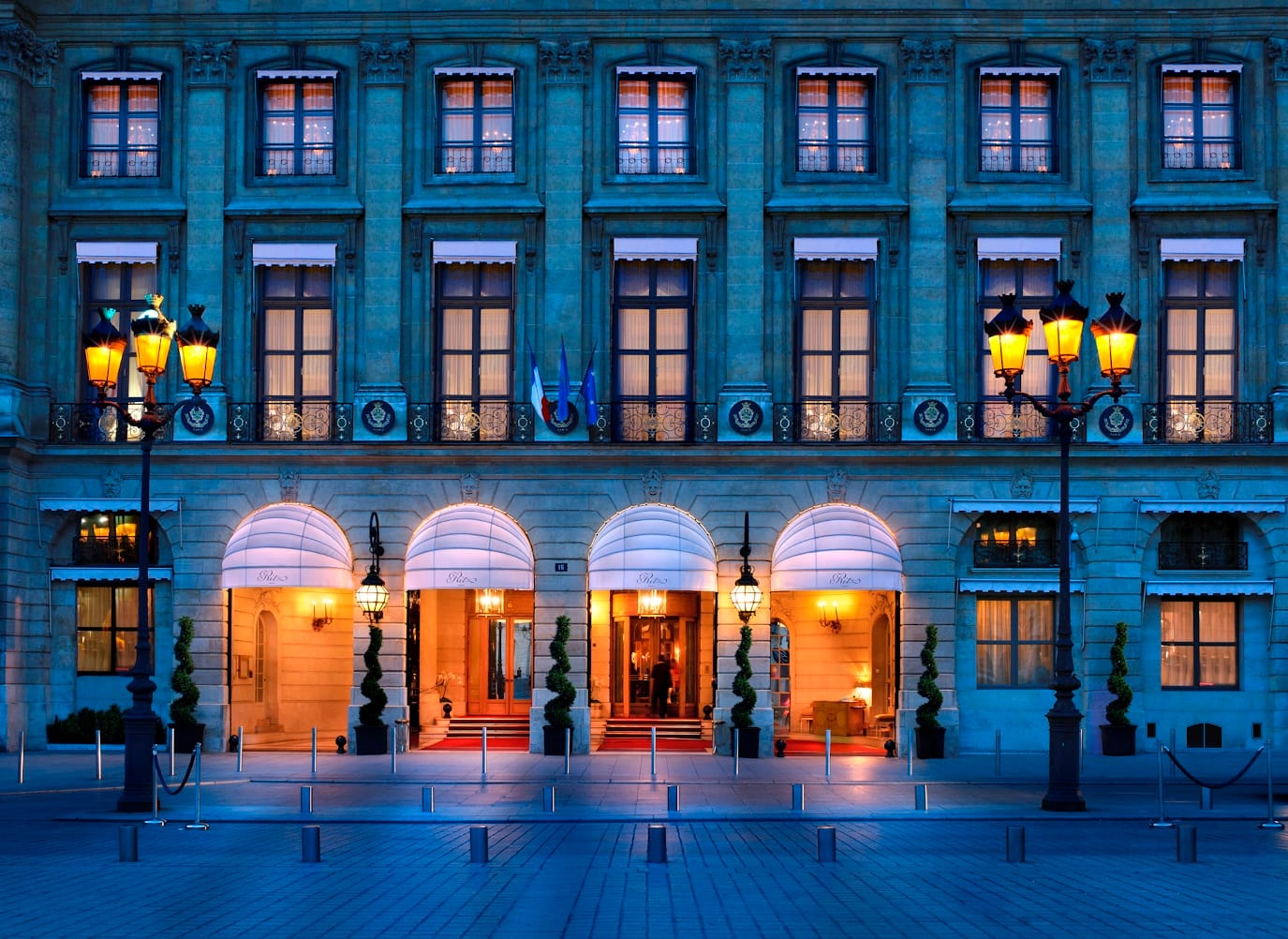 Drei Jahre dauerten die Umbauarbeiten im legendären "Ritz Paris". In dem 117 Jahre alten Hotel geht die High Society ein und aus - sicher auch in Zukunft.