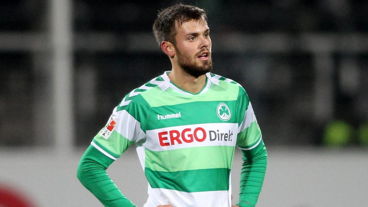 Stefan Thesker bestritt für die TSG Hoffenheim und Hannover 96 acht Bundesligaspiele. Seit 2014 spielt er für die SpVgg Greuther Fürth. Stefan Thesker bestritt für die TSG Hoffenheim und Hannover 96 acht Bundesligaspiele. Seit 2014 spielt er für die SpVgg Greuther Fürth.