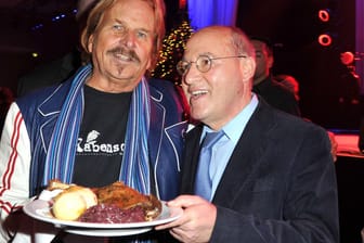 Am Montagabend veranstaltete Frank Zander wieder seine traditionelle Weihnachtsfeier. Unterstützt wurde der Berliner Entertainer von Prominenten wie Gregor Gysi.