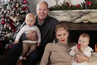 Charlène und Albert von Monaco wünschen frohe Weihnachten 2016.