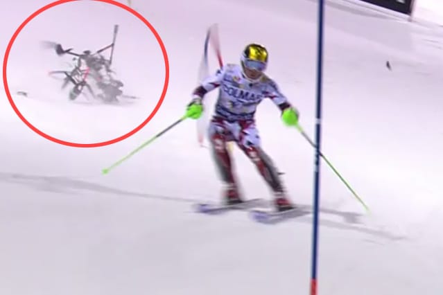 Knapp hinter Marcel Hirscher knallt die Drohne auf die Piste in Madonna di Campiglio.