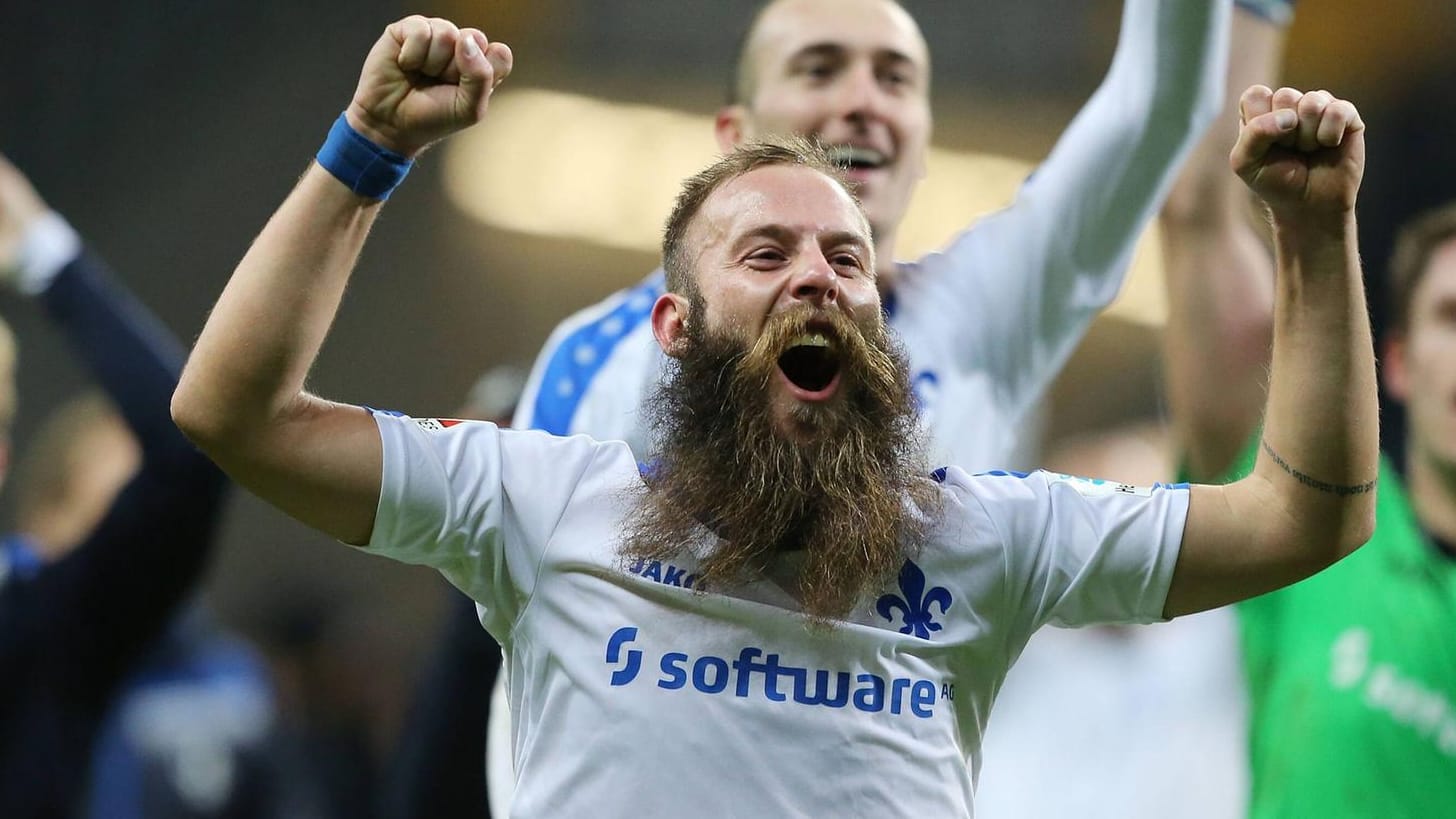 Marco Sailer von Darmstadt 98: auf dem Platz zuletzt Ersatz, neben dem Feld ein Bart-Trendsetter.