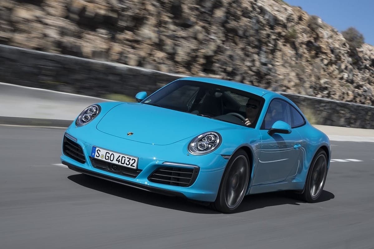 Auch Porsches Ikone 911 muss jetzt mit Turbomotor führ Fahrspaß sorgen.