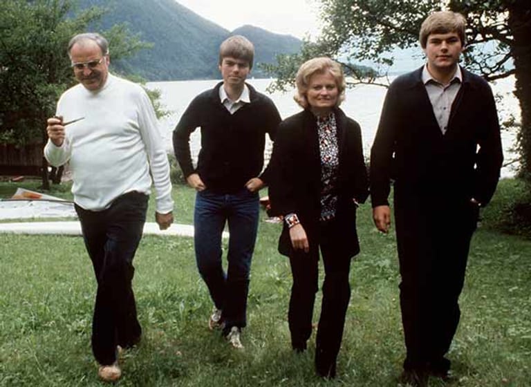 Da war er noch nicht Bundeskanzler: Helmut Kohl 1981 mit seiner Familie am Wolfgangsee in Österreich.