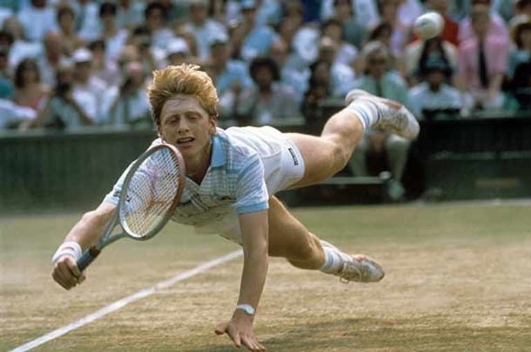 Mit seinem berühmten Hechtsprung düpierte der 17-jährige Boris Becker die Tennis-Weltelite 1985 in Wimbledon und begeisterte die Deutschen.