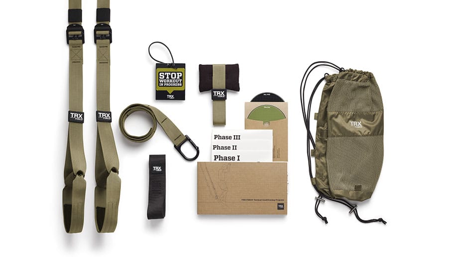 TRX bietet verschiedene Slings und Sets an, wie das Force Kit Tactical mitsamt Tragebeutel für Euro.