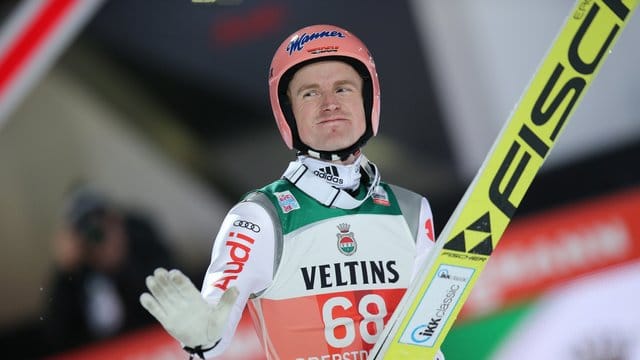 Severin Freund landete in der Qualifikation für das Springen in Oberstdorf auf Rang zwei.