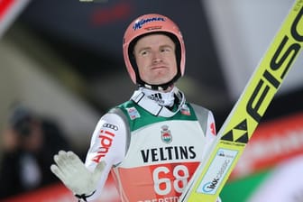 Severin Freund landete in der Qualifikation für das Springen in Oberstdorf auf Rang zwei.