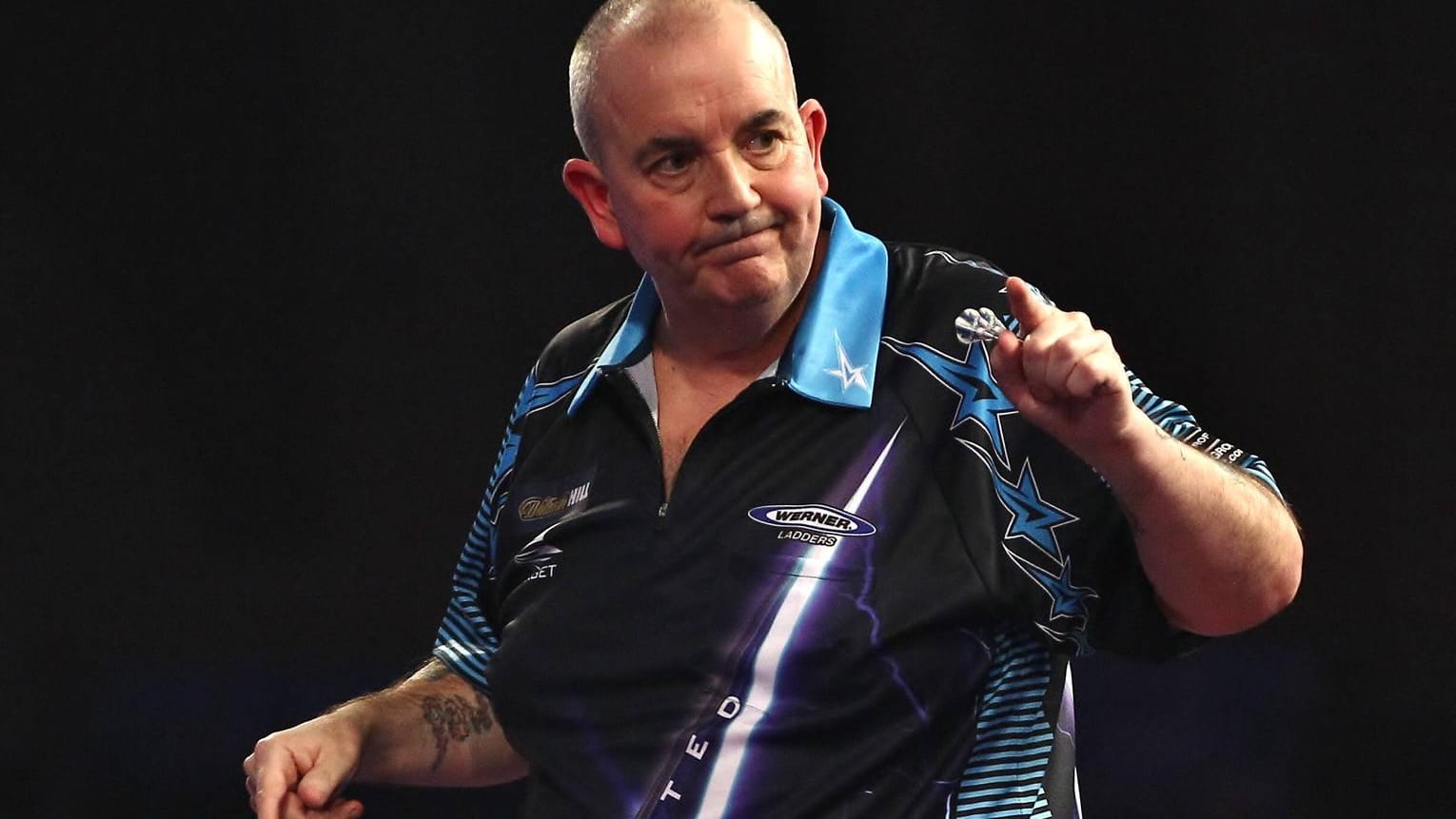 Phil Taylors Jubel fällt nach dem Sieg gegen Kevin Painter verhalten aus. Phil Taylors Jubel fällt nach dem Sieg gegen Kevin Painter verhalten aus.