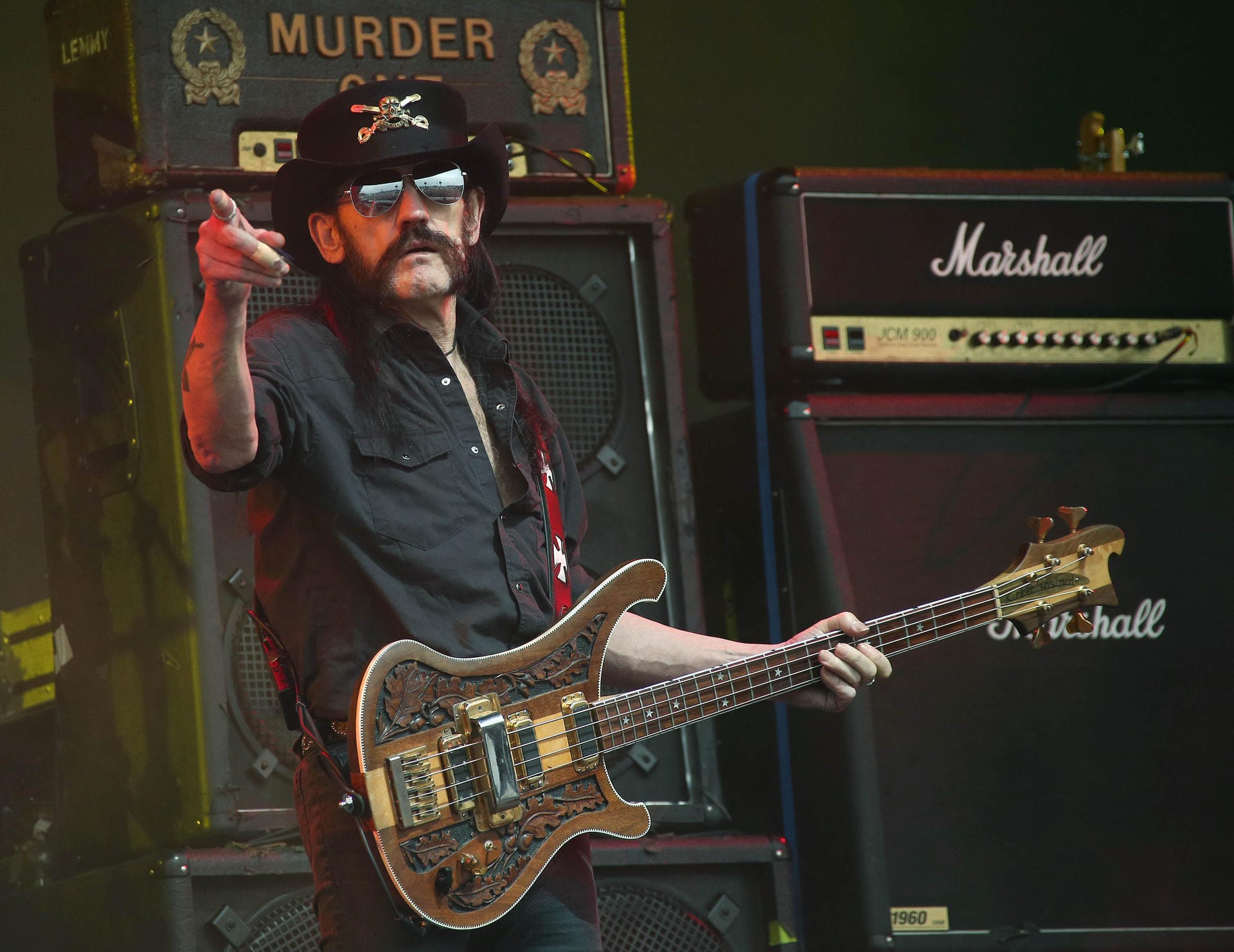 Lemmy Kilmister Ende Juni 2015. Im Laufe des Jahres hatte der Sänger aufgrund seines schlechten Gesundheitszustandes immer wieder Konzerte absagen müssen.