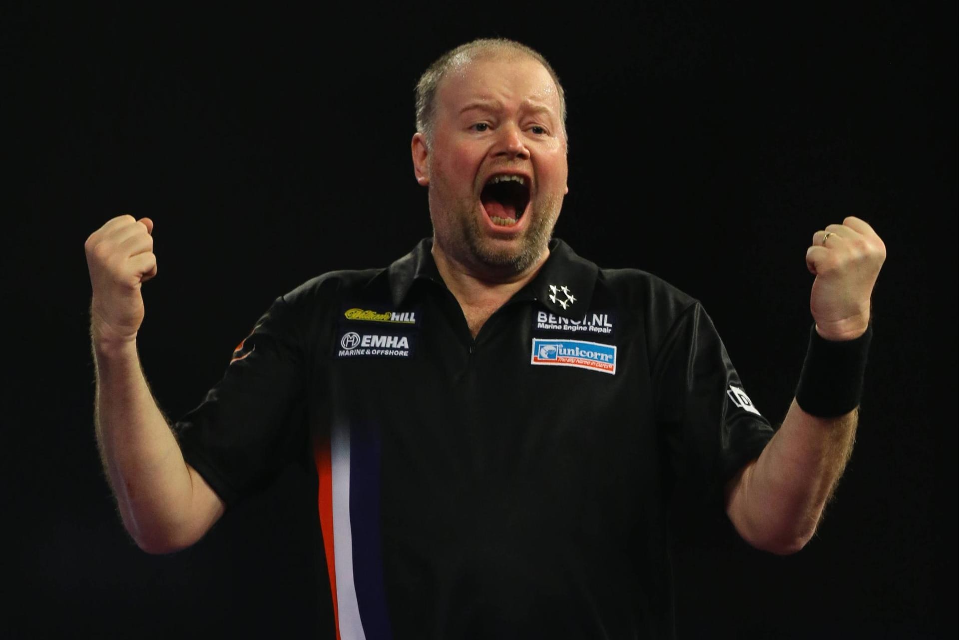 Raymond van Barneveld steht im Viertelfinale der Darts-WM.