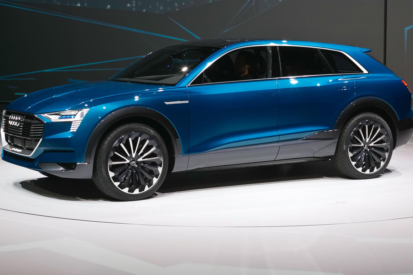 Ähnlich wie der Audi e-tron quattro könnte auch der neue Audi Q6 h-tron mit Wasserstoffantrieb aussehen.