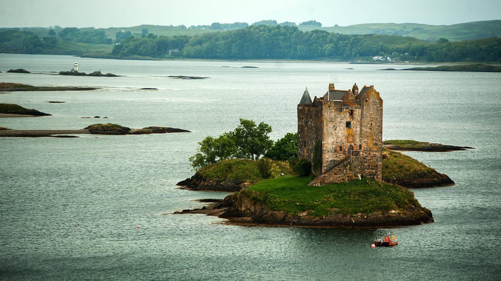 Schottland hat viele beschauliche Orte zu bieten. Im Bild: Loch Laich.