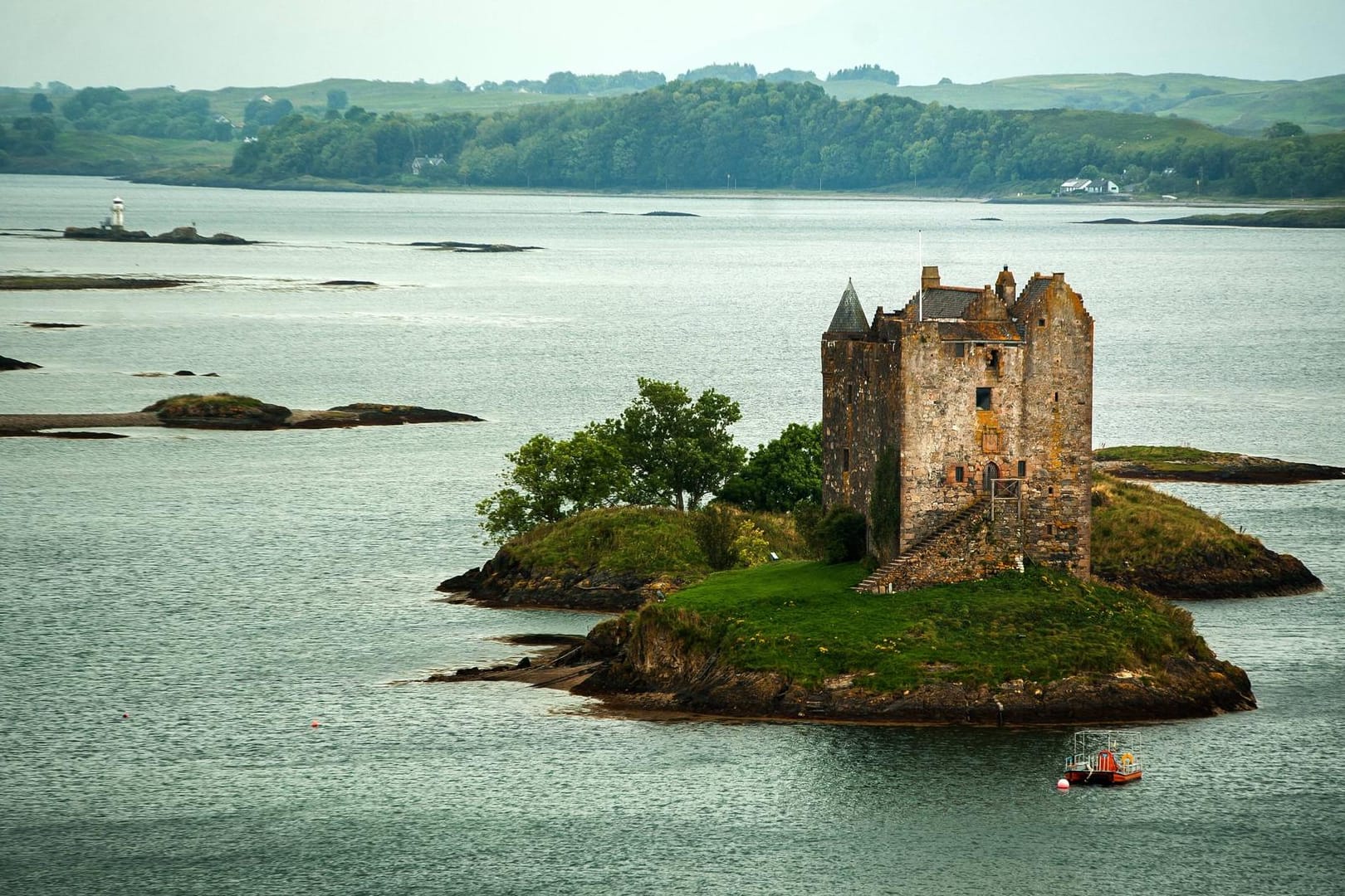 Schottland hat viele beschauliche Orte zu bieten. Im Bild: Loch Laich.