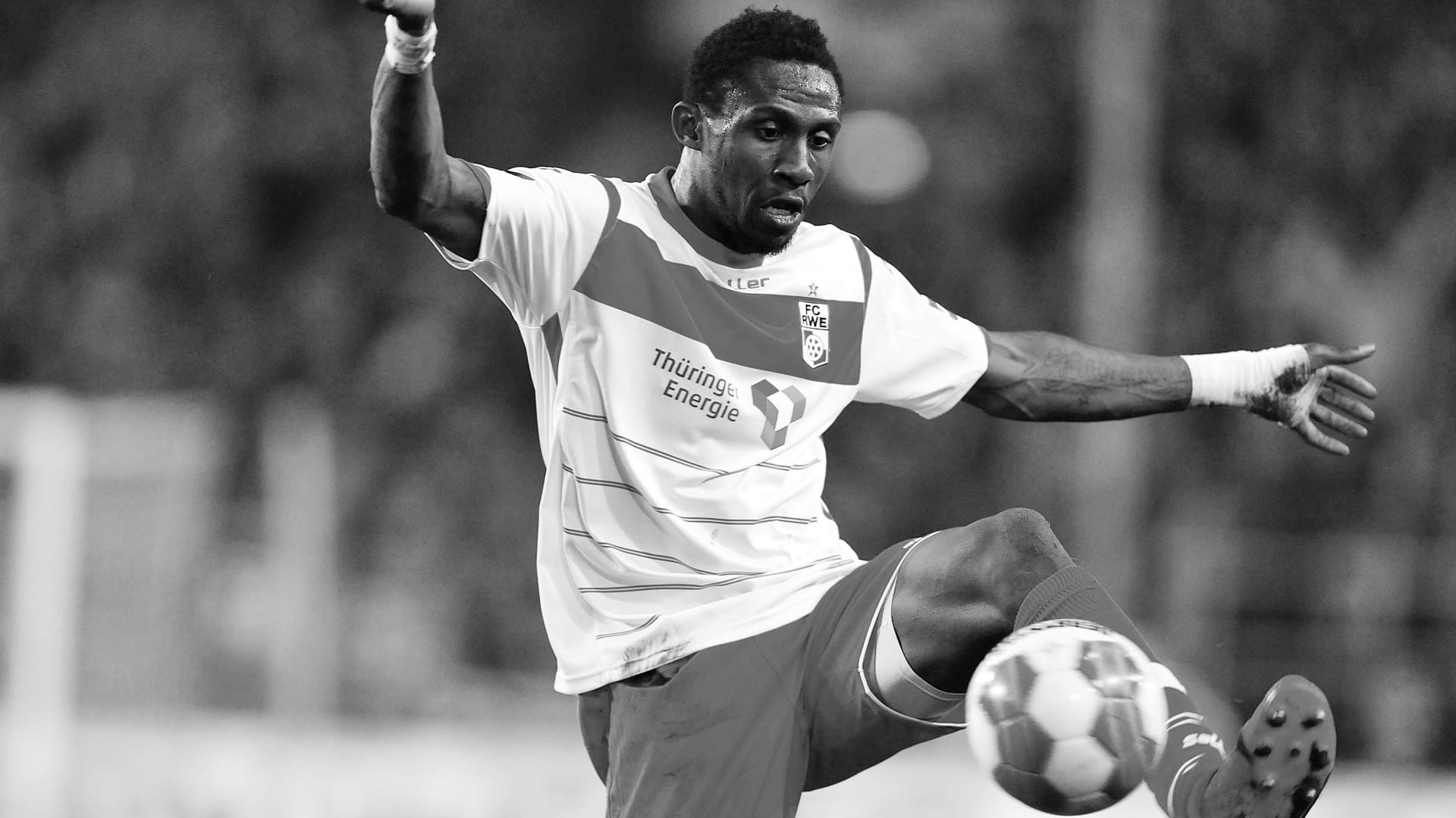 Nach Borussia Mönchengladbach war Steve Gohouri auch im Trikot von Rot-Weiß Erfurt im Einsatz. Nach Borussia Mönchengladbach war Steve Gohouri auch im Trikot von Rot-Weiß Erfurt im Einsatz.