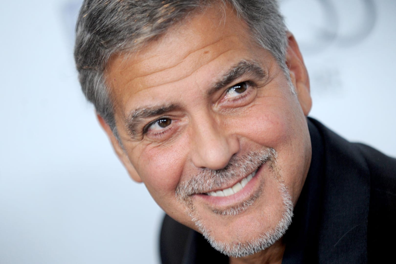 Graue Haare machen manche Männer attraktiv - George Clooney zum Beispiel.