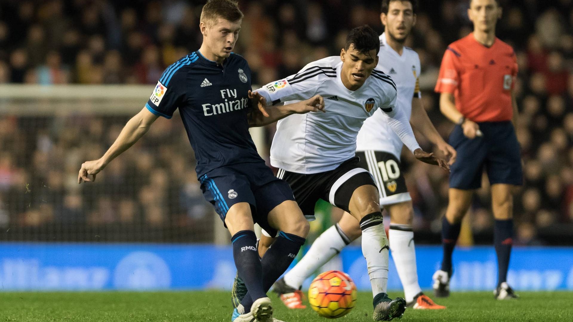 Toni Kroos (li.) glänzte gegen den FC Valencia. Toni Kroos (li.) glänzte gegen den FC Valencia.
