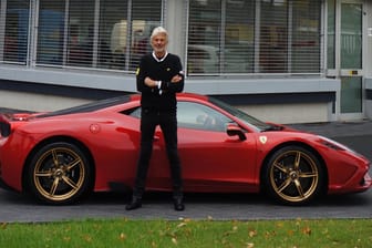 Helmut Eberlein verkauft seit 25 Jahren Ferrari.