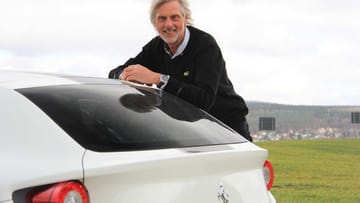 Seit 25 Jahren handelt Helmut Eberlein in Kassel mit Autos der Marke Ferrari.