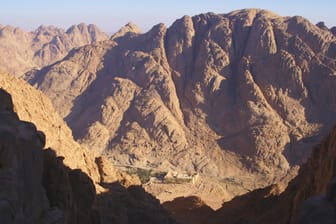 Der Berg Sinai wird gerne nachts bestiegen, um den Sonnenaufgang von oben zu erleben.