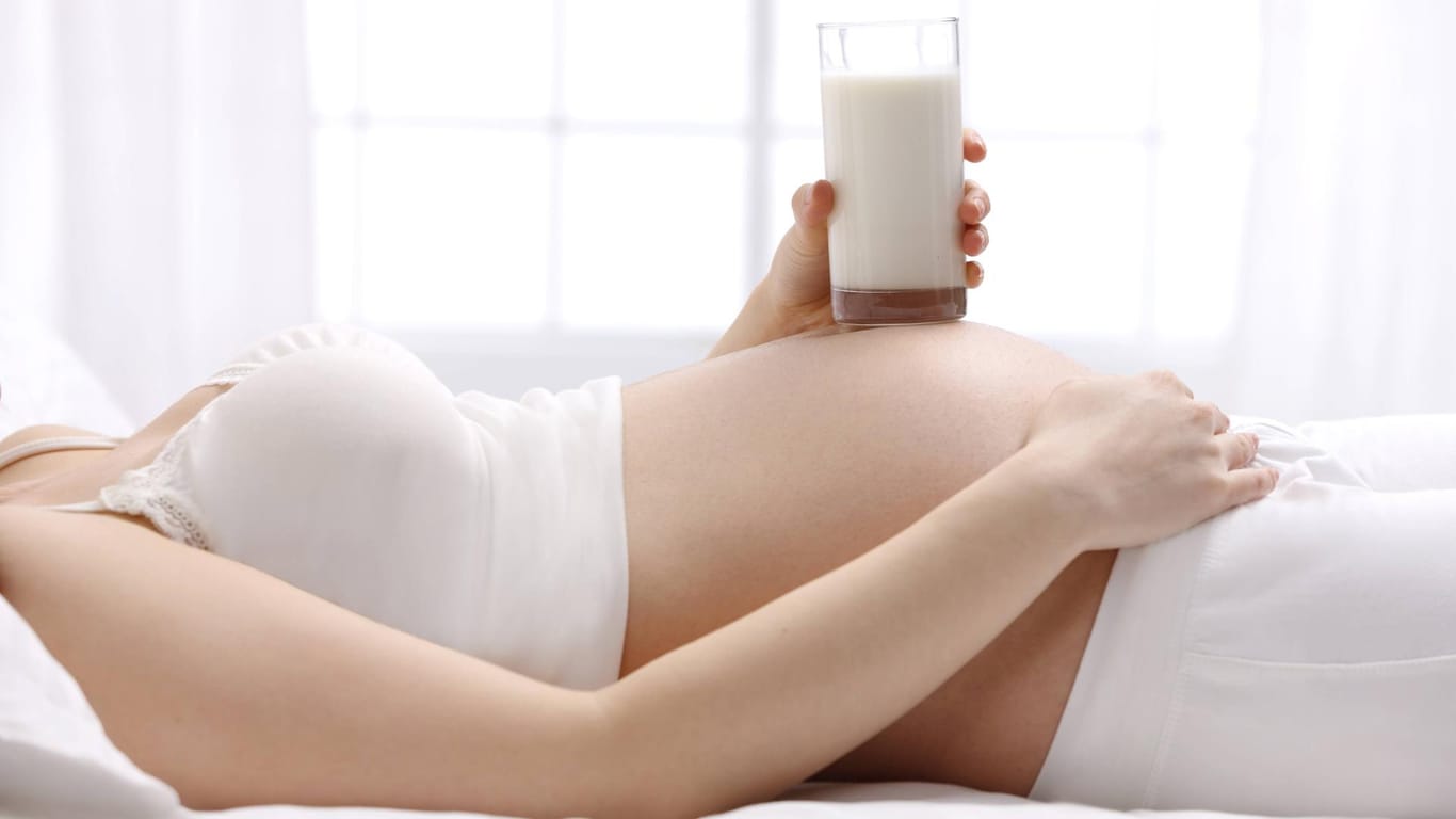 In der Schwangerschaft sind Milchprodukte und Fisch maßgeblich für die Jod-Zufuhr.