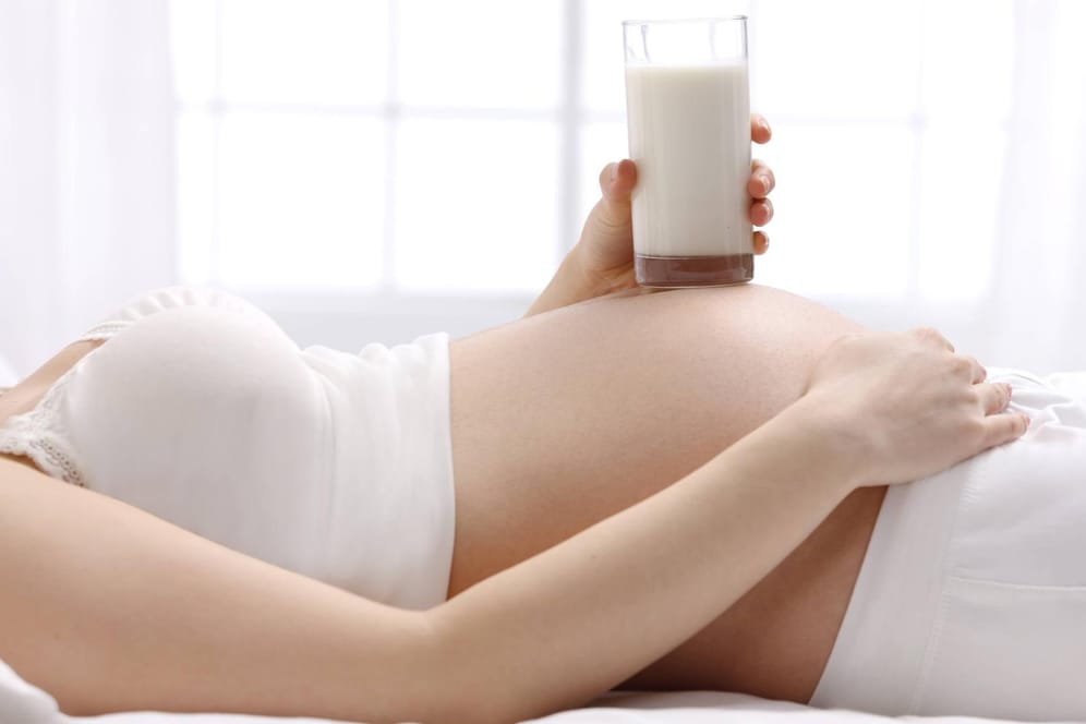 In der Schwangerschaft sind Milchprodukte und Fisch maßgeblich für die Jod-Zufuhr.