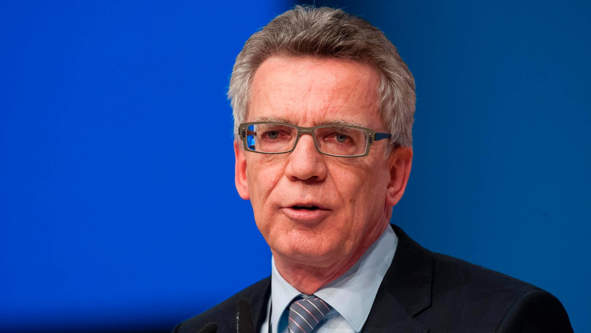 Die Kritik an der Kölner Polizei wächst: Auch Thomas de Maizière hat offene Fragen.