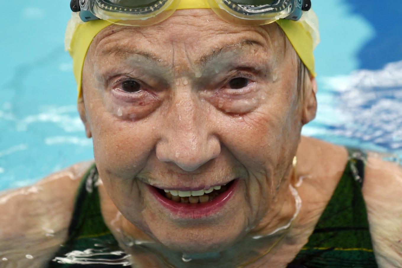 Schwimmerin Ingeborg Fritze hat mehr als 600 Medaillen gewonnen - dabei hat sie erst mit 70 mit dem Wettkampfschwimmen begonnen.