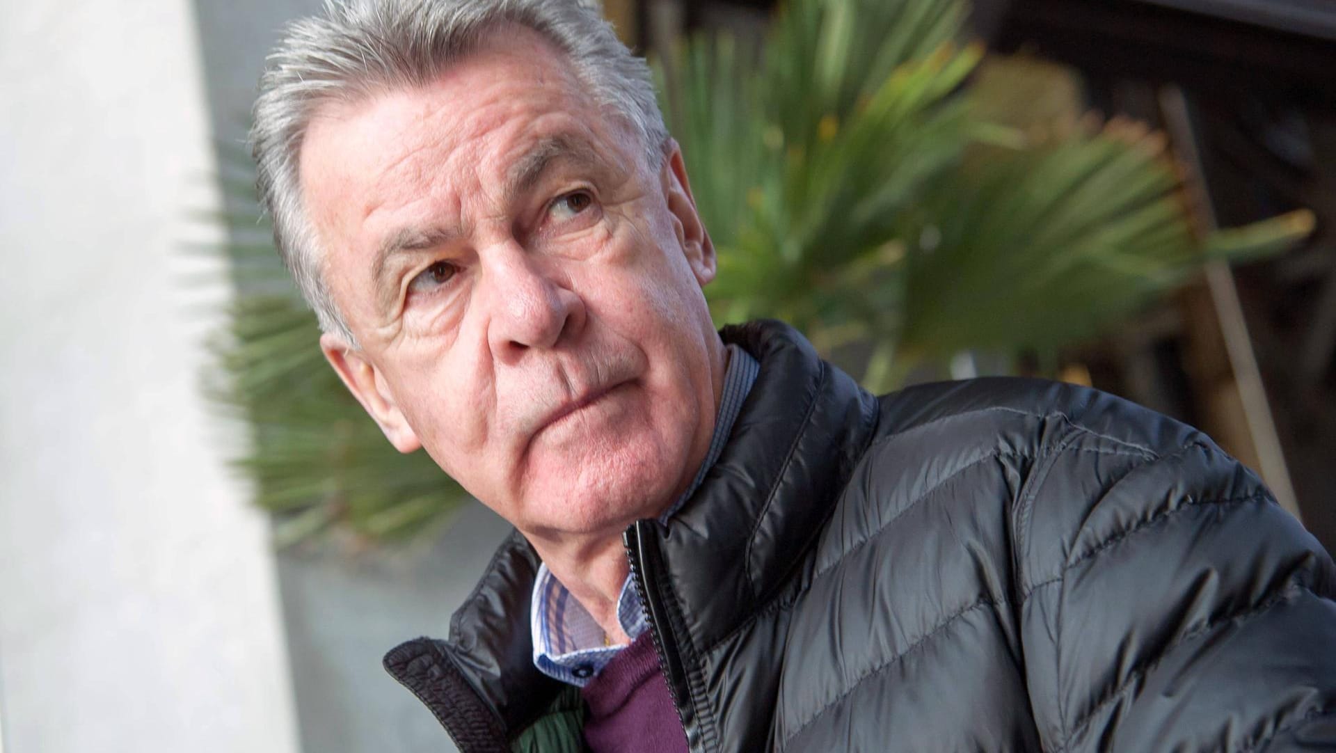 Ottmar Hitzfeld sieht Zinedine Zidanes Trainer-Engagement bei Real Madrid kritisch. Ottmar Hitzfeld sieht Zinedine Zidanes Trainer-Engagement bei Real Madrid kritisch.