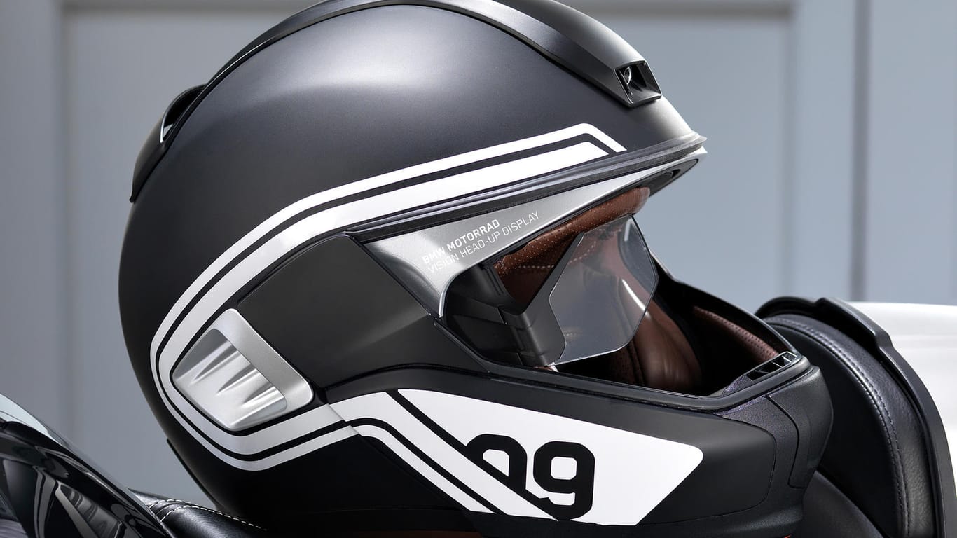 Der Helm der Zukunft stammt von BMW und verfügt über ein Head-Up Display.