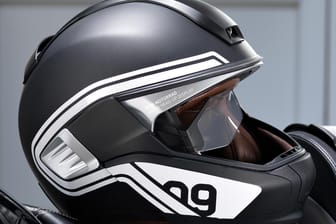 Der Helm der Zukunft stammt von BMW und verfügt über ein Head-Up Display.