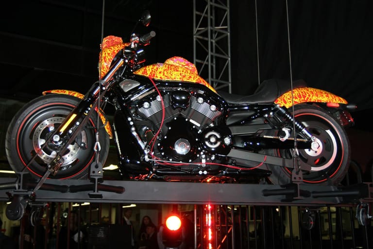 Die bunte "Cosmic"-Harley-Davidson ist eine Million Dollar wert.