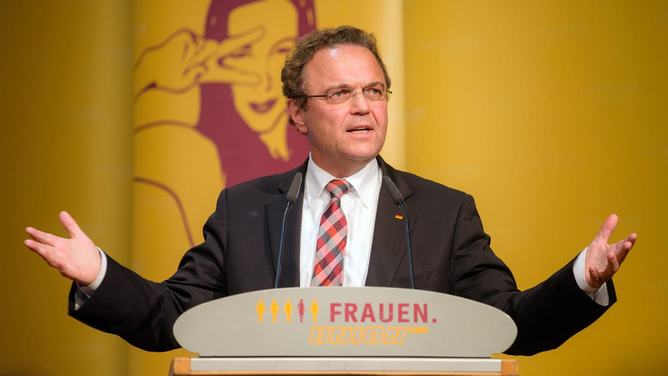 Ex-Bundesinnenminister Hans-Peter Friedrich übt Kritik an den öffentlich-rechtlichen Medien.