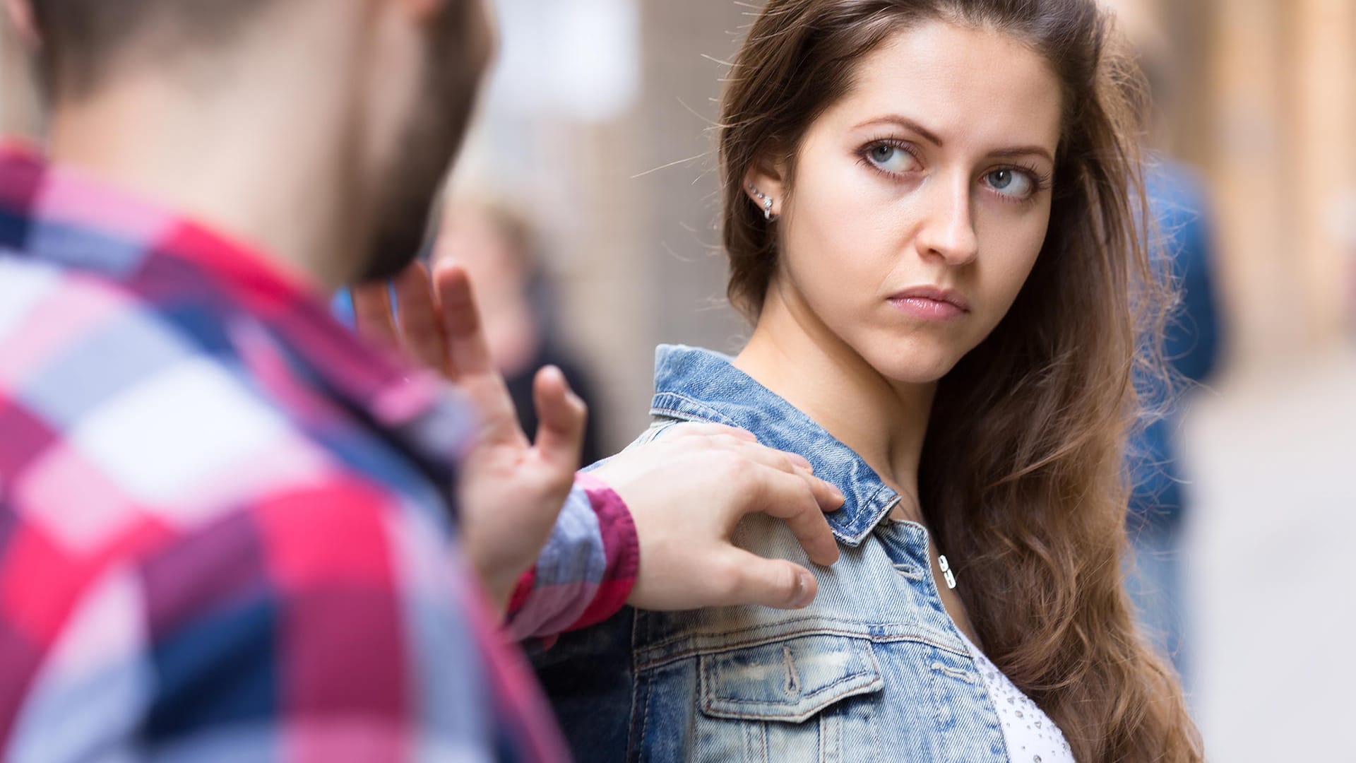 Frauen sollten stets versuchen, stark aufzutreten.