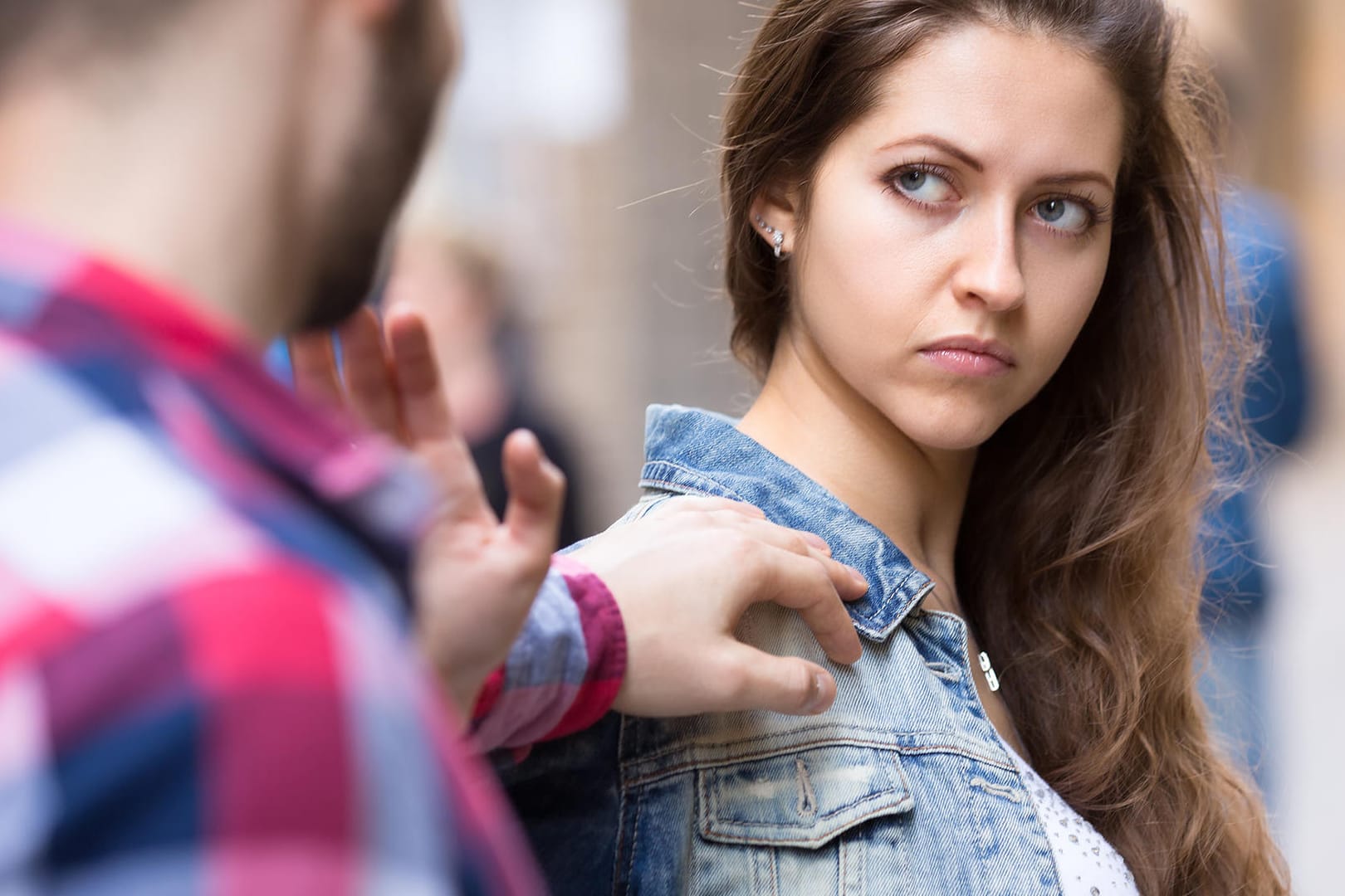 Frauen sollten stets versuchen, stark aufzutreten.