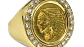 Nun kamen bei einer Auktion in Graceland zahlreiche Juwelen und weitere Gegenstände unter den Hammer. Dieser Ring aus dem Jahr 1914 mit Indianer-Motiv war einem Sammler 22.500 Dollar wert.