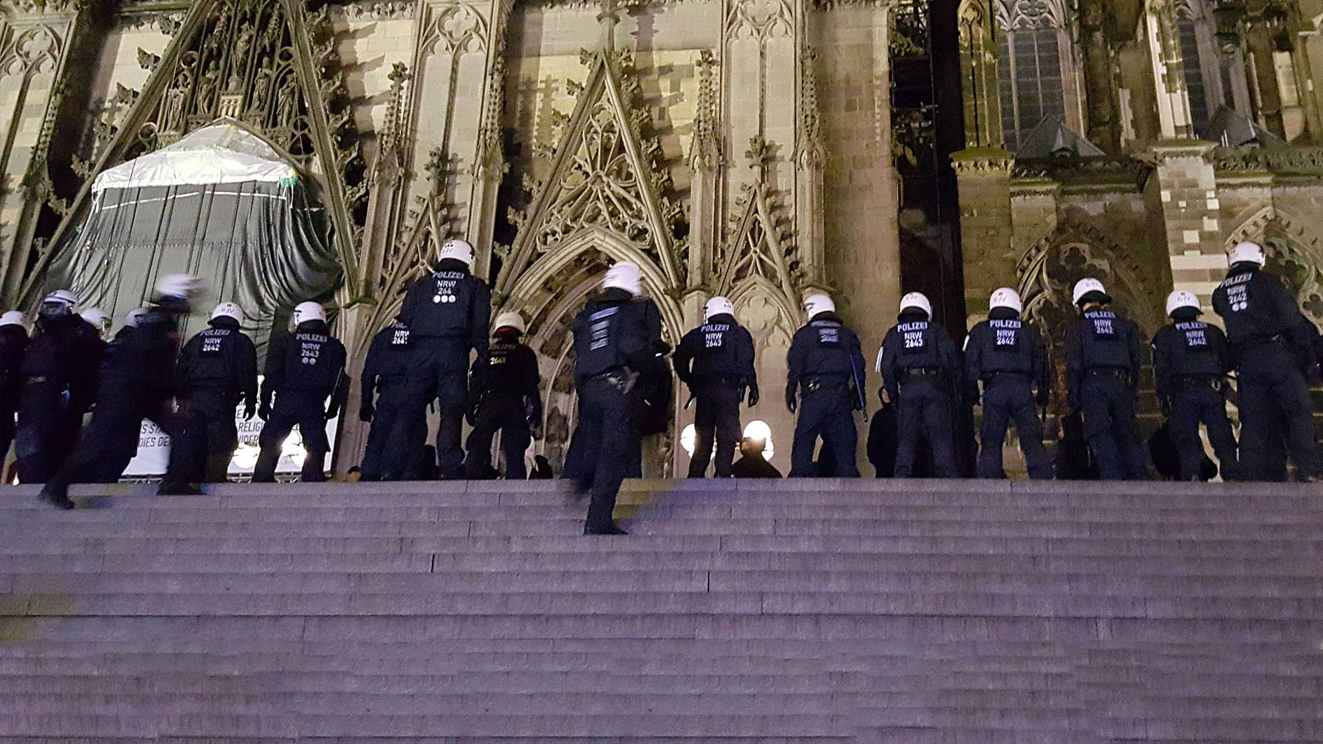 Polizeieinsatz vor dem Kölner Dom.