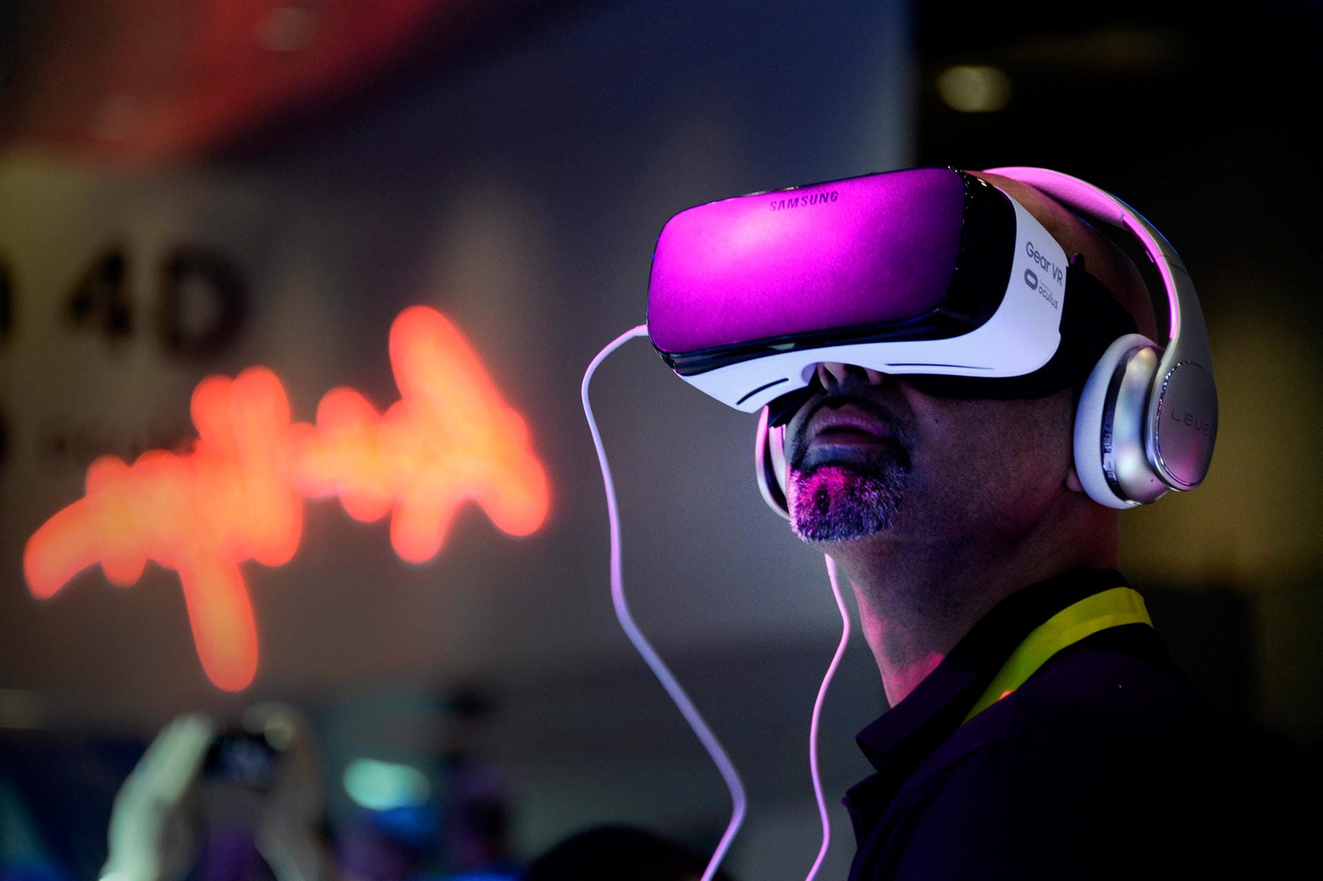 Mit VR-Brillen wie der Samsung Gear VR kann man in virtuelle Welten abtauchen.