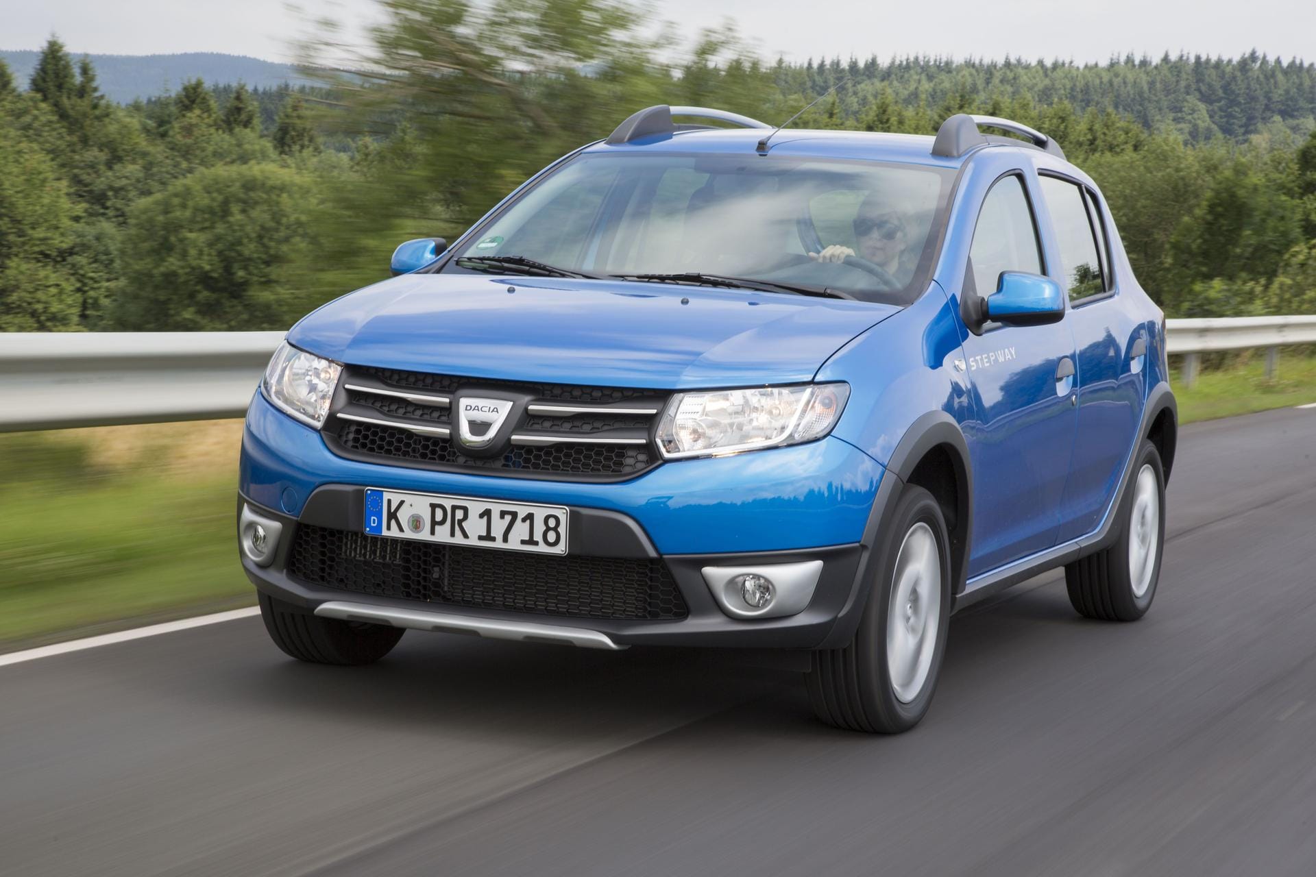 Nein, der Duster ist nicht der erfolgreichste Dacia. Es ist der Sandero (16.493 Zulassungen 2015).