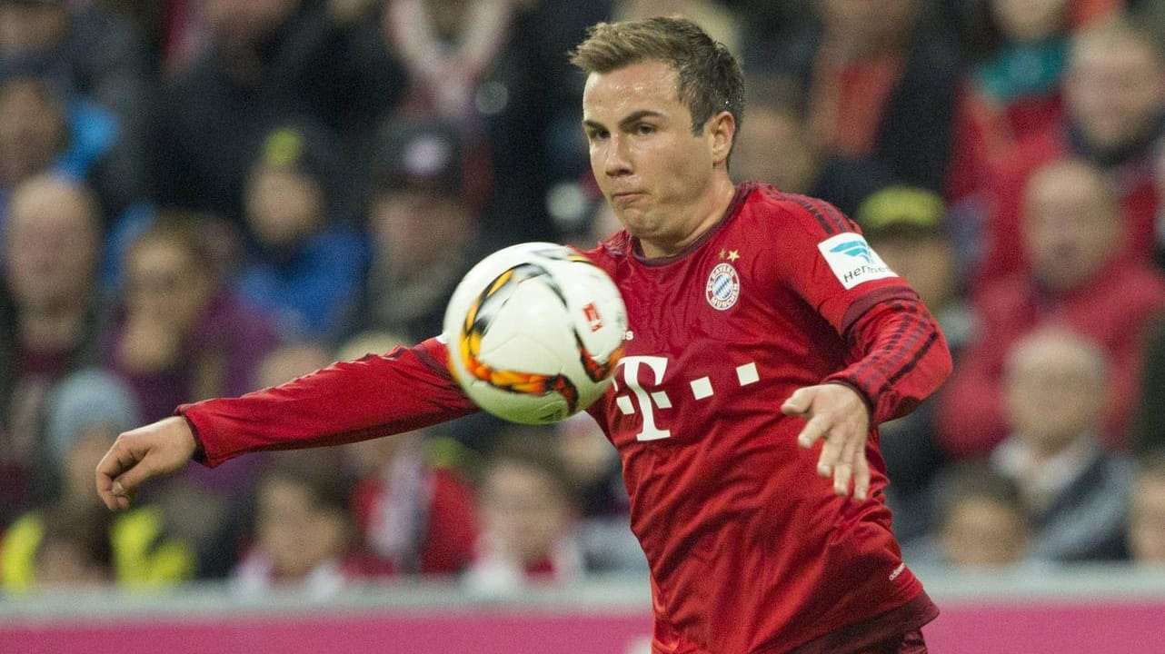 Mario Götze wechselte 2013 für 37 Millionen Euro von Borussia Dortmund zum FC Bayern. Mario Götze wechselte 2013 für 37 Millionen Euro von Borussia Dortmund zum FC Bayern.