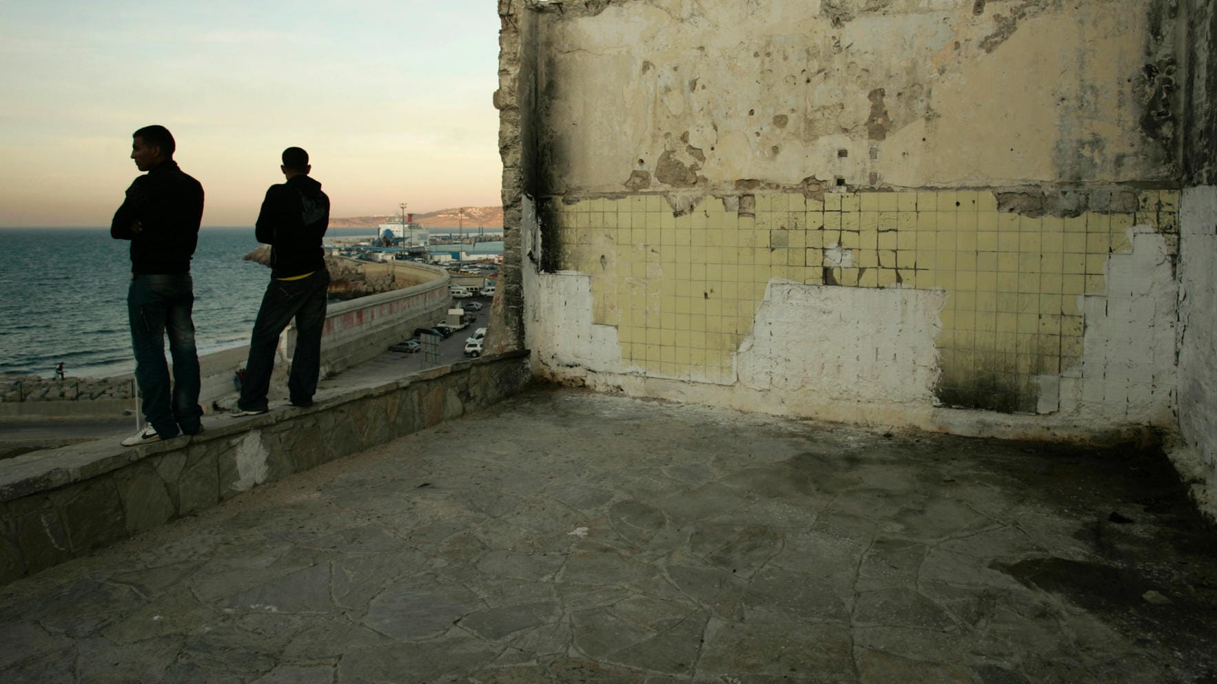 Perspektivlos in den Armenvierteln von Casablanca und Tanger: Jugendliche aus Marokkos Unterschicht