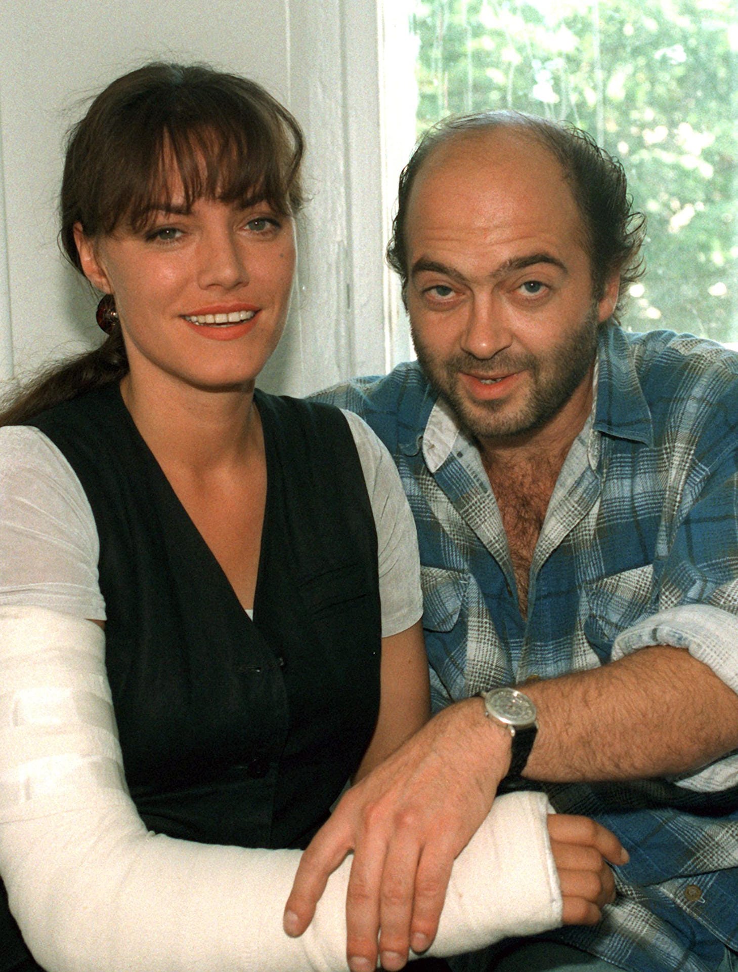 Mitte der 1990er Jahre waren Maranow und Martens auch privat ein Paar. Die Beziehung hielt jedoch nur zwei Jahre. Hier hält Martens den gebrochenen Arm seiner damaligen Partnerin in ihrer gemeinsamen Wohnung in Berlin-Charlottenburg.
