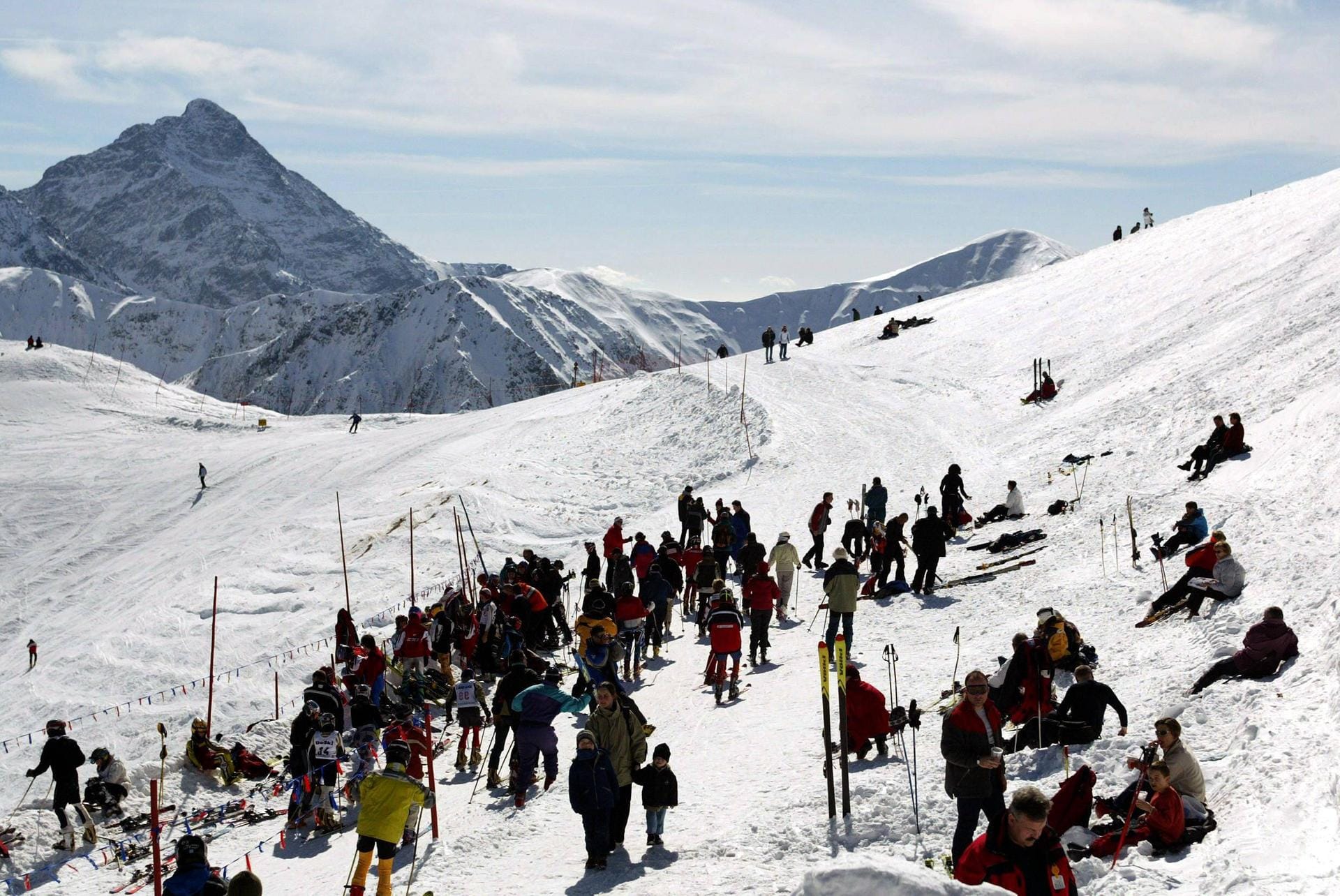 In Polen dauert die Wintersaison länger als in Westeuropa. Zakopane in der Hohen Tatra ist ein gut besuchtes Skigebiet.
