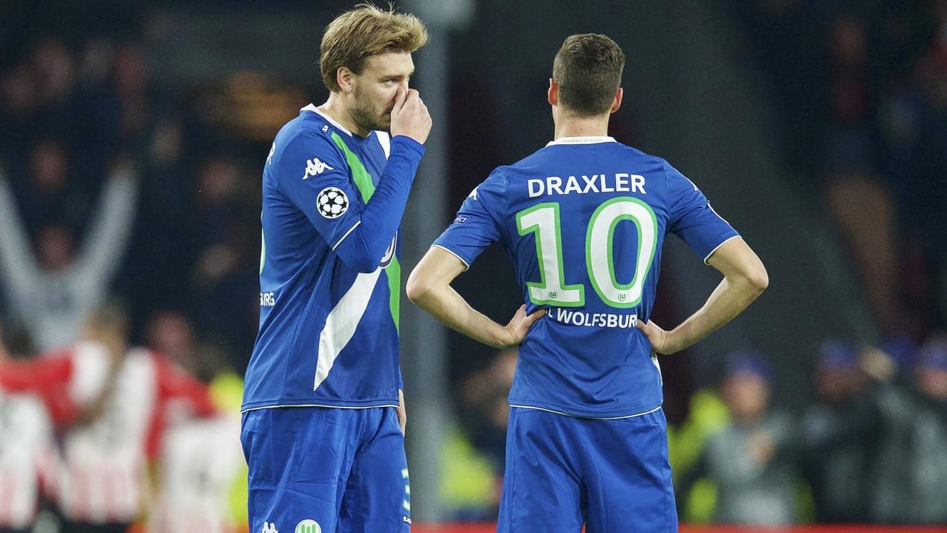 Nicklas Bendtner (li.) und Julian Draxler sorgen für Ärger beim VfL Wolfsburg. Nicklas Bendtner (li.) und Julian Draxler sorgen für Ärger beim VfL Wolfsburg.