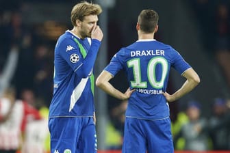 Nicklas Bendtner (li.) und Julian Draxler sorgen für Ärger beim VfL Wolfsburg.