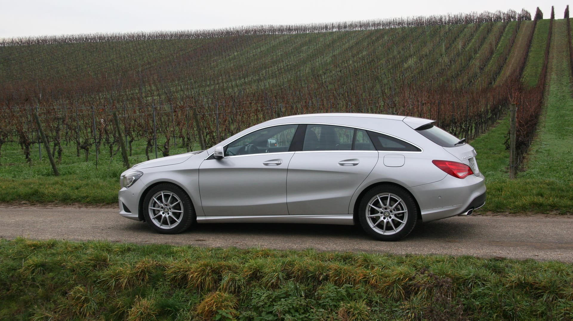 Der Mercedes CLA Shooting Brake ist 4,63 Meter lang und kratzt damit schon an der Mittelklasse.