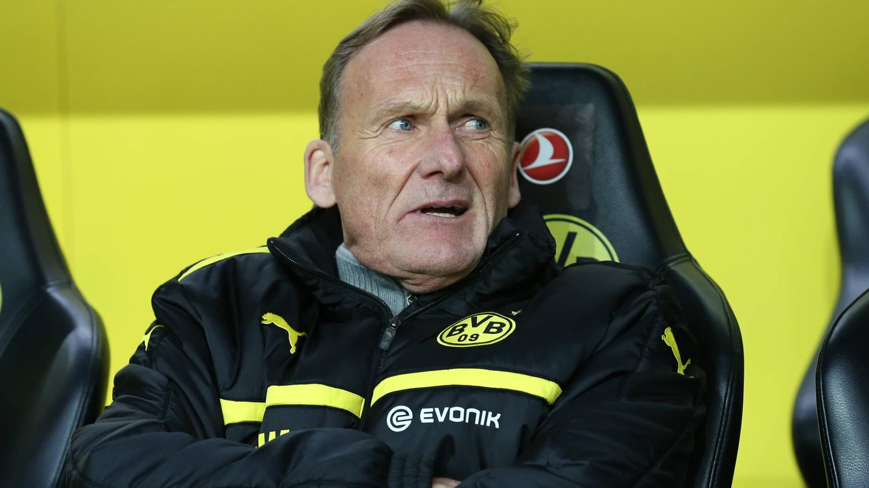 BVB-Boss Hans-Joachim Watzke stößt die Kritik am Trainingslager in Dubai sauer auf. BVB-Boss Hans-Joachim Watzke stößt die Kritik am Trainingslager in Dubai sauer auf.