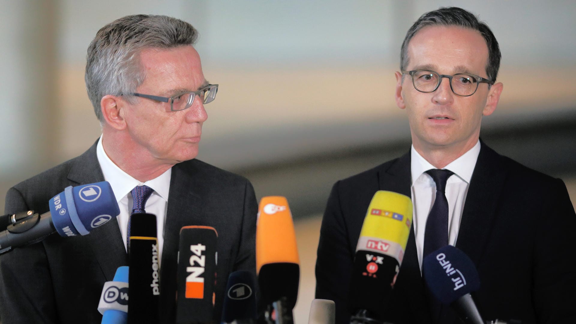 Schnelle Einigung: Die Minister de Maizière und Maas verkünden Gesetzesverschärfungen zur Abschiebung kriminell gewordener Ausländer.