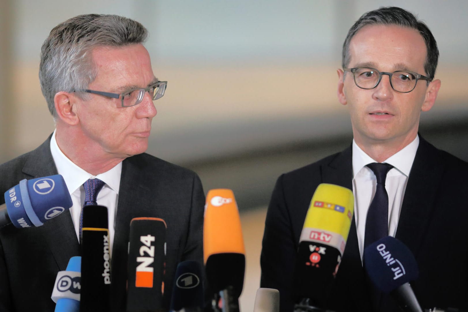 Schnelle Einigung: Die Minister de Maizière und Maas verkünden Gesetzesverschärfungen zur Abschiebung kriminell gewordener Ausländer.